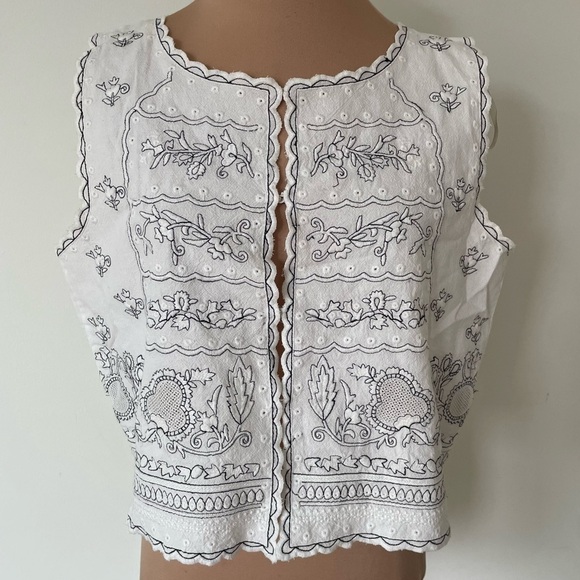 Scarlett Poppies Vintage Vouge White Embroidered Sleeveless Scallop Hem Top Sz S - Picture 4 of 11